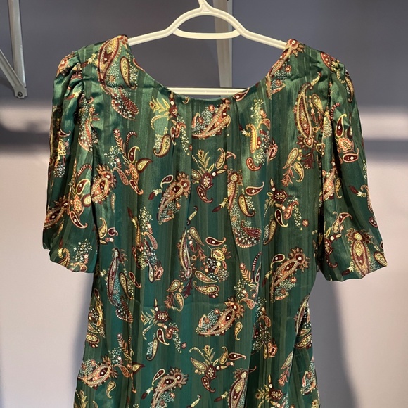 Roz & Ali Size Medium Green, Burgundy, and Taupe Top - Picture 4 of 4